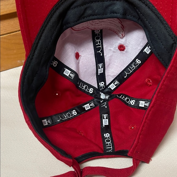 New Era Red 9FORTY Detroit Red Wings Cap - Picture 5 of 9